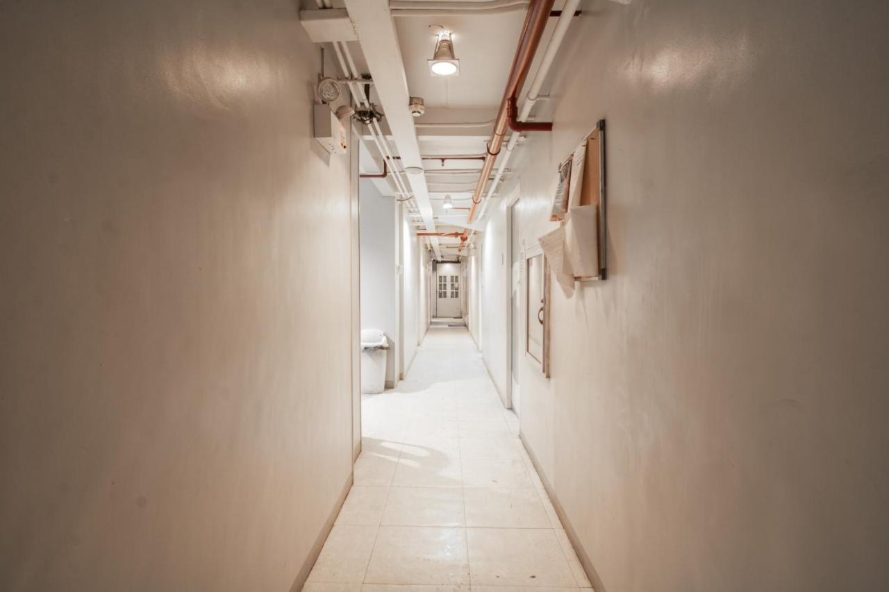 Ark Hostel City Center Manila Pasay Exterior photo